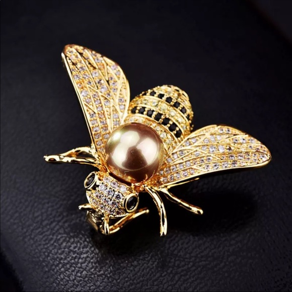 New BEE brooch Gorgeous White Rhinestone Pin 🐝 - Picture 5 of 10